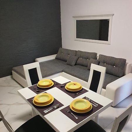 Centre Apartment Oradea Eksteriør bilde