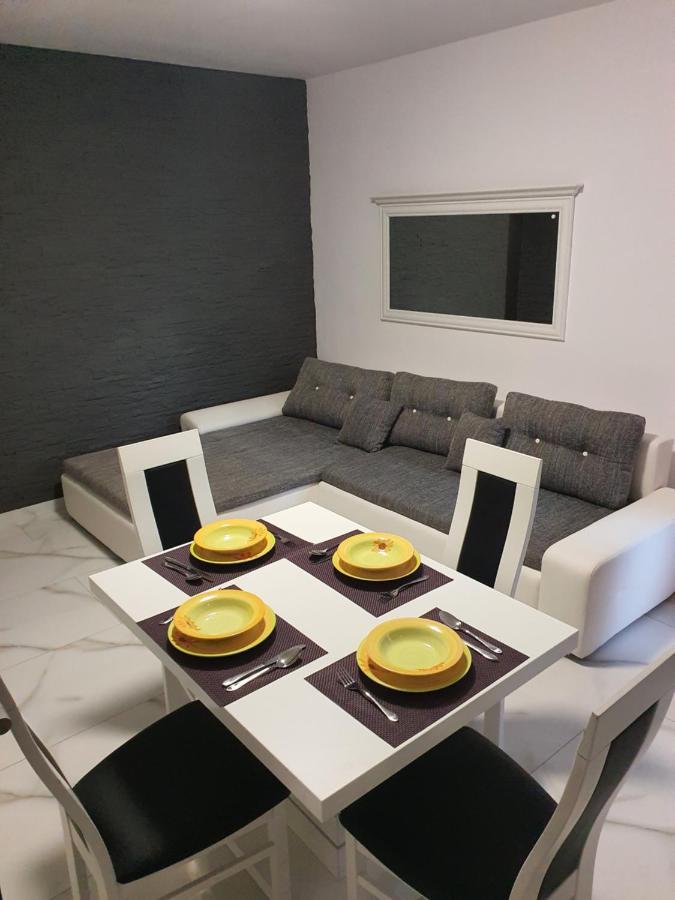 Centre Apartment Oradea Eksteriør bilde